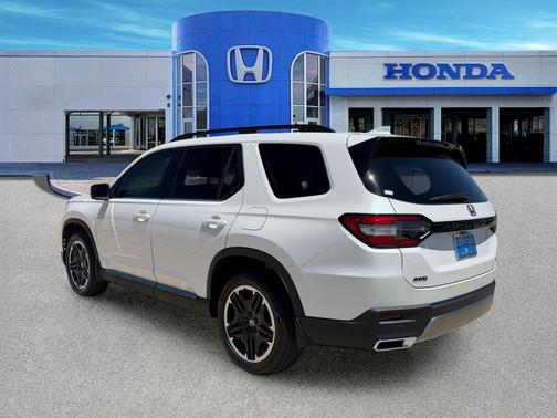 Platinum White Pearl 2026 Honda Pilot Touring 8-Passenger