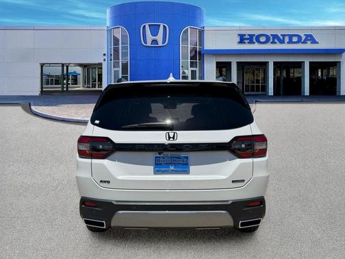 Platinum White Pearl 2026 Honda Pilot Touring 8-Passenger