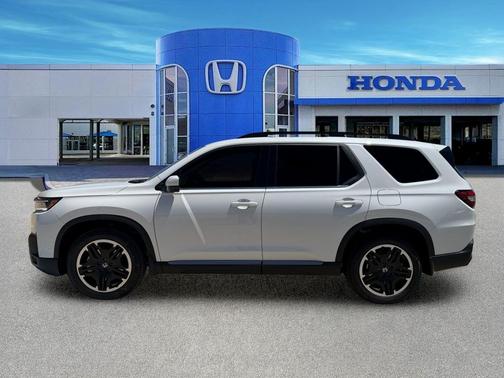 Platinum White Pearl 2026 Honda Pilot Touring 8-Passenger