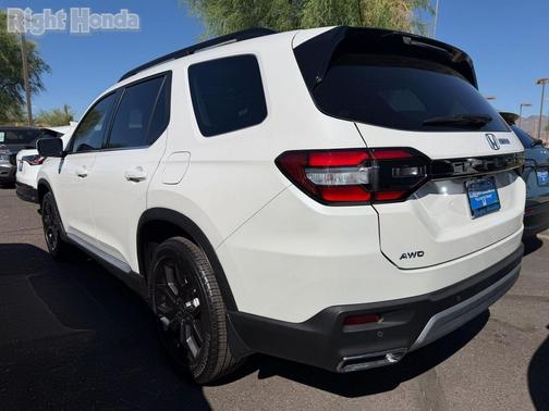 Platinum White Pearl 2025 Honda Pilot Touring 8-Passenger