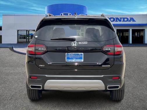 2025 Honda Pilot Touring 8-Passenger