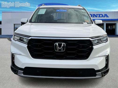 2025 Honda Pilot Touring 8-Passenger