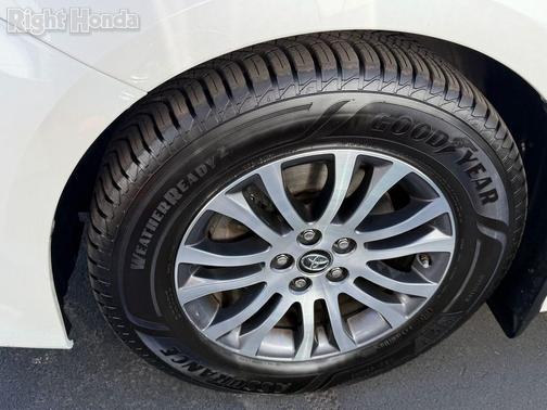 2020 Toyota Sienna XLE