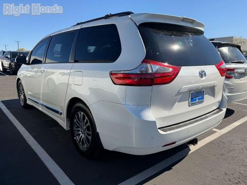 2020 Toyota Sienna XLE