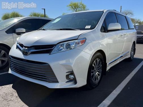 2020 Toyota Sienna XLE