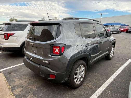 Graphite Gray 2022 Jeep Renegade Latitude