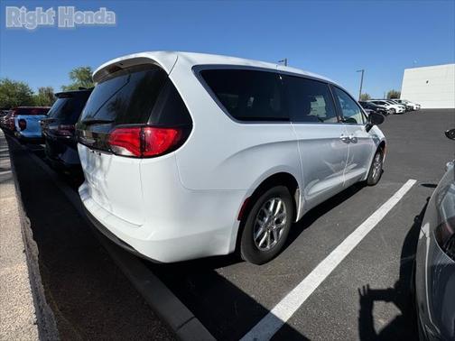 2024 Chrysler Voyager LX