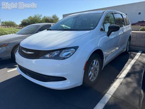 2024 Chrysler Voyager LX