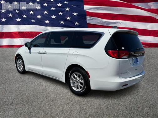 2024 Chrysler Voyager LX