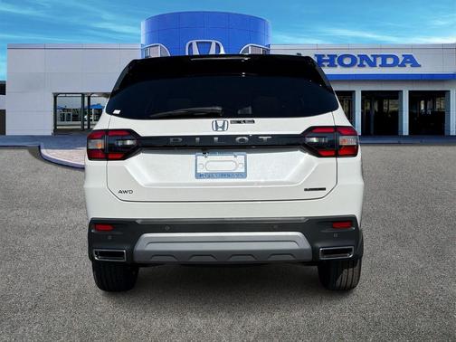 2025 Honda Pilot Touring 8-Passenger