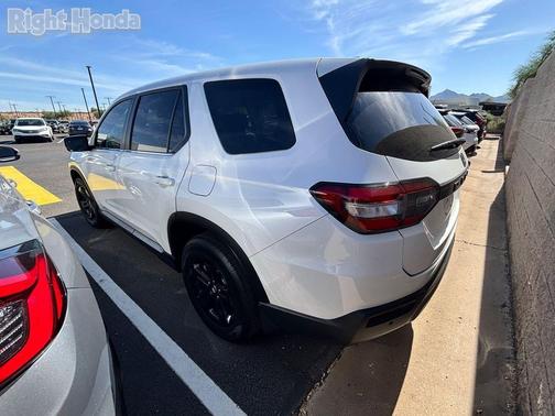 Platinum White Pearl 2023 Honda Pilot 2WD EX-L 8 Passenger