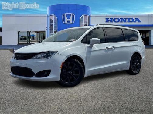 2020 Chrysler Pacifica Touring L