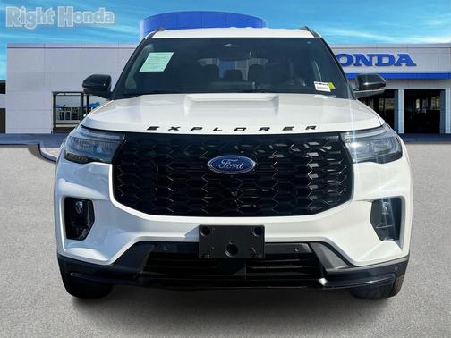 White Metallic 2025 Ford Explorer ST-Line