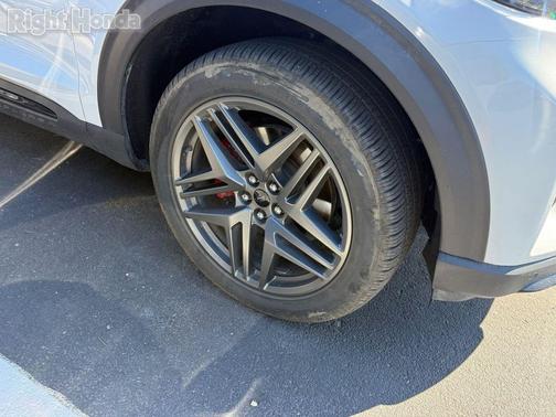 White Metallic 2025 Ford Explorer ST-Line