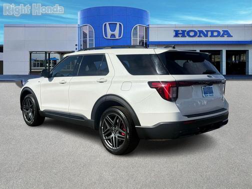 White Metallic 2025 Ford Explorer ST-Line