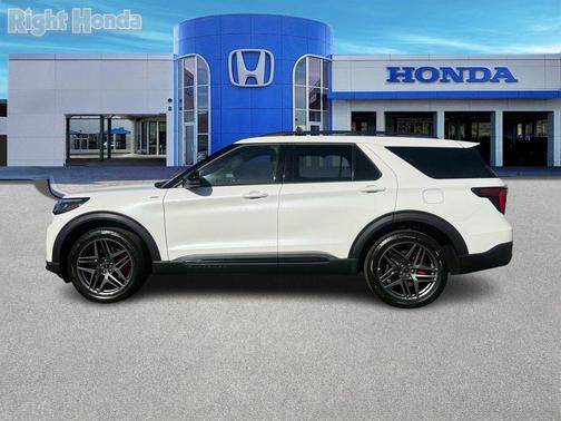 White Metallic 2025 Ford Explorer ST-Line