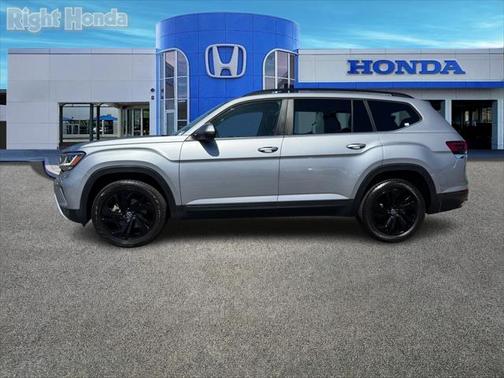 2022 Volkswagen Atlas 3.6L SE w/Technology