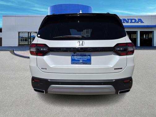 2025 Honda Pilot Touring 8-Passenger