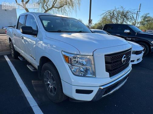 2022 Nissan Titan SV