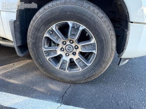 2022 Nissan Titan SV