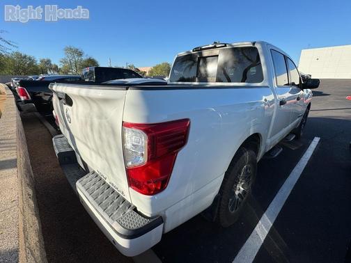 2022 Nissan Titan SV