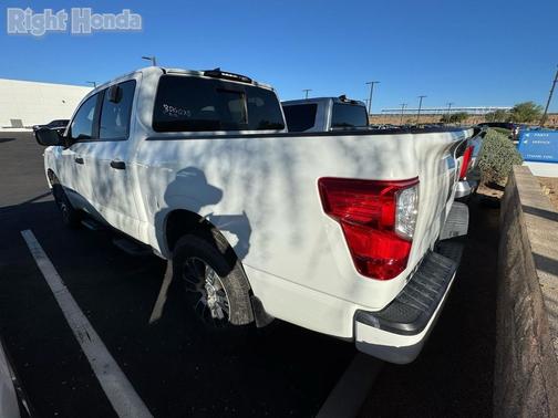 2022 Nissan Titan SV