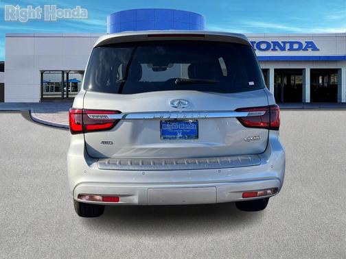 2022 INFINITI QX80 Luxe