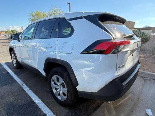 Ice 2025 Toyota RAV4 LE
