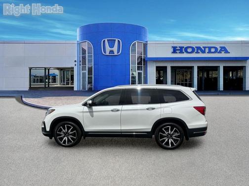 Platinum White Pearl 2022 Honda Pilot Touring 8-Passenger