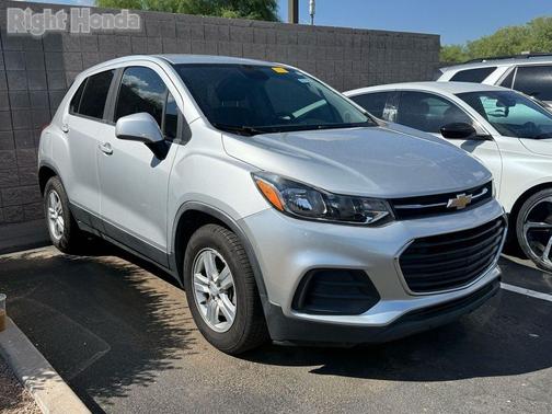Silver Ice Metallic 2020 Chevrolet Trax LS