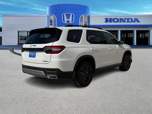 2025 Honda Pilot Touring 8-Passenger
