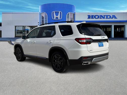 2025 Honda Pilot Touring 8-Passenger