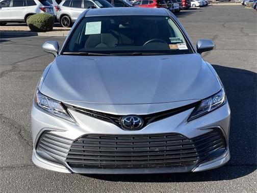 Photo 4 of 28 of 2022 Toyota Camry LE