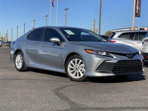 Photo 3 of 28 of 2022 Toyota Camry LE