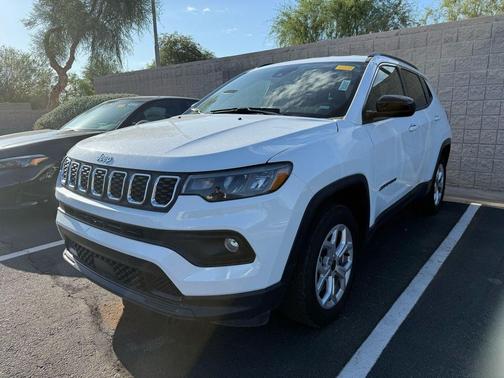 Bright White Clearcoat 2025 Jeep Compass Latitude