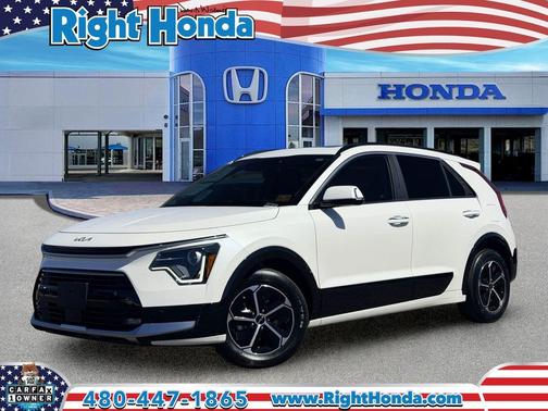 Snow White Pearl 2023 Kia Niro SX