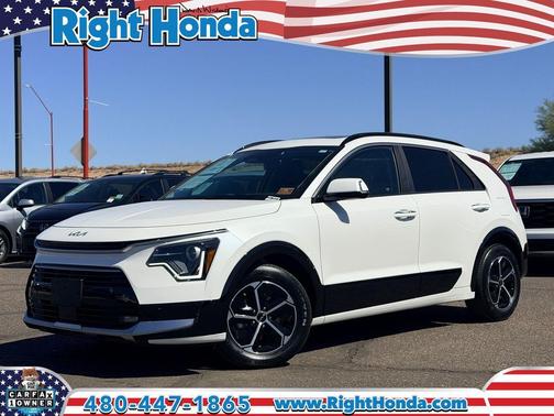 Snow White Pearl 2023 Kia Niro SX