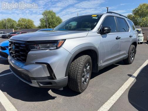 Lunar Silver Metallic 2025 Honda Pilot TrailSport
