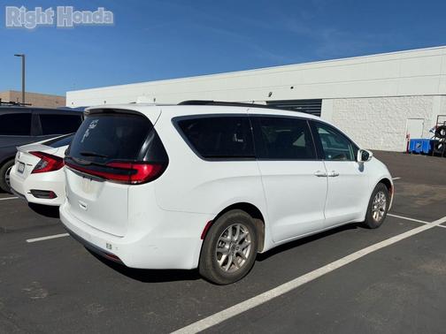 2022 Chrysler Pacifica Touring L