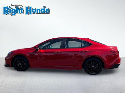 Ice 2025 Toyota Camry SE