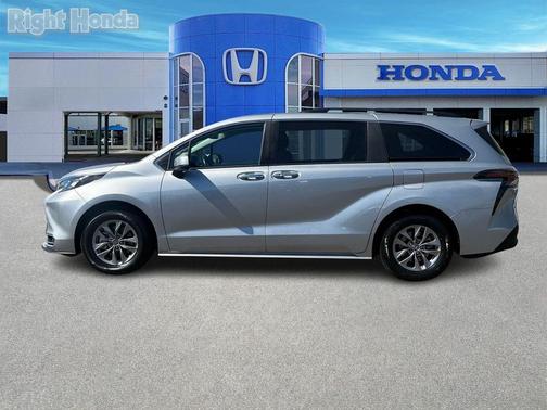 2024 Toyota Sienna XLE