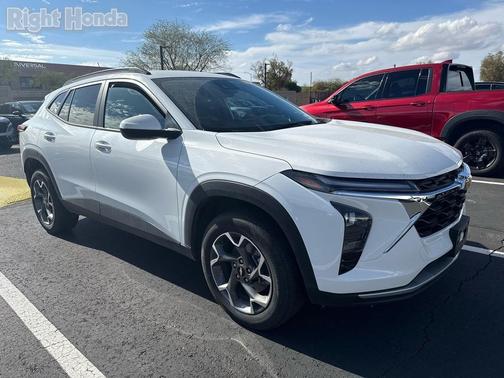 2025 Chevrolet Trax LT