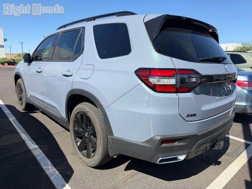 Sonic Gray Pearl 2025 Honda Pilot Black Edition