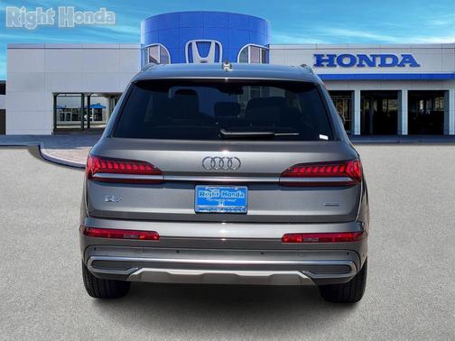 2024 Audi Q7 45 Premium Plus