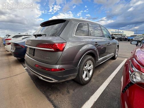 2024 Audi Q7 45 Premium Plus