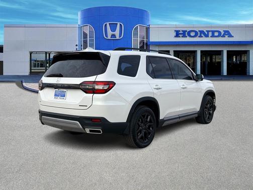 2025 Honda Pilot Touring 8-Passenger