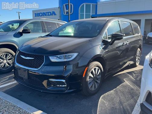 2024 Chrysler Pacifica Hybrid Select