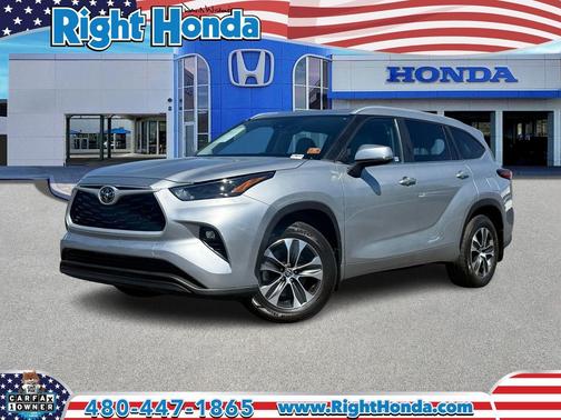 Celestial Silver Metallic 2023 Toyota Highlander XLE