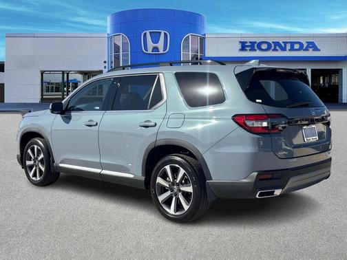 2025 Honda Pilot Touring 8-Passenger