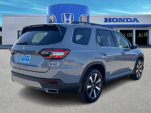 2025 Honda Pilot Touring 8-Passenger